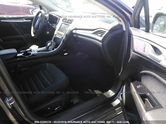 1FA6P0HD2F5123670 - 2015 FORD FUSION SE GRAY photo 5