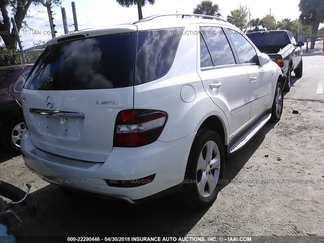 4JGBB25E59A519499 - 2009 MERCEDES-BENZ ML WHITE photo 4