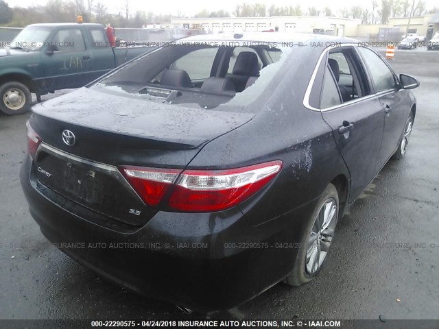 4T1BF1FK0FU051744 - 2015 TOYOTA CAMRY LE/XLE/SE/XSE BLACK photo 4