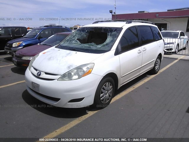 5TDZK23C07S006410 - 2007 TOYOTA SIENNA CE/LE WHITE photo 2