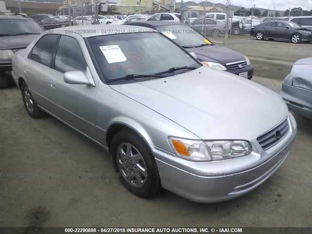 JT2BG22K1Y0454101 - 2000 TOYOTA CAMRY CE/LE/XLE SILVER photo 1