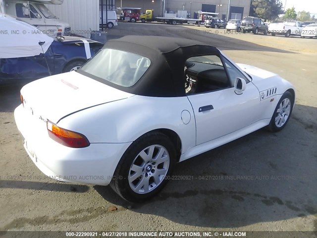 4USCH9331XLF80798 - 1999 BMW Z3 2.3 WHITE photo 4