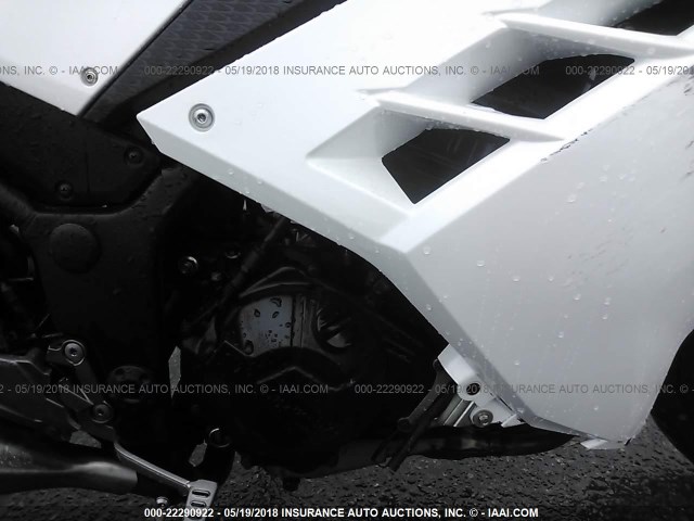 JKAEX8A1XFDA22027 - 2015 KAWASAKI EX300 A WHITE photo 8