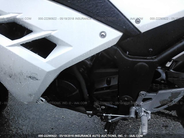 JKAEX8A1XFDA22027 - 2015 KAWASAKI EX300 A WHITE photo 9