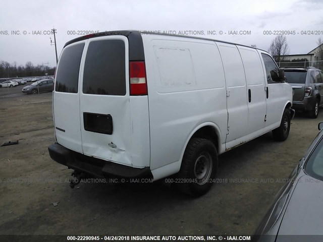 1GCGG25C781151514 - 2008 CHEVROLET EXPRESS G2500  WHITE photo 4