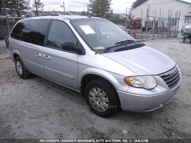 2C4GP44R15R519775 - 2005 CHRYSLER TOWN & COUNTRY LX SILVER photo 1