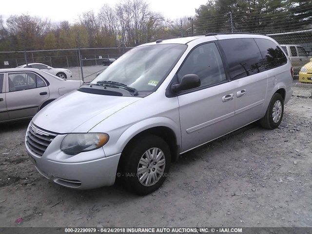 2C4GP44R15R519775 - 2005 CHRYSLER TOWN & COUNTRY LX SILVER photo 2