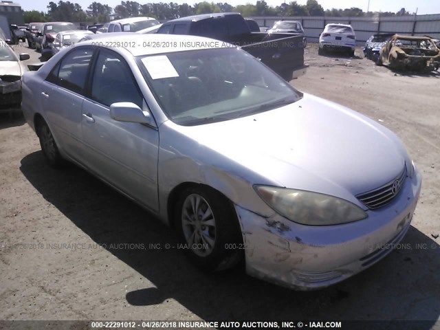 4T1BF32K35U609117 - 2005 TOYOTA CAMRY LE/XLE/SE ვერცხლისფერი ფოტო 1