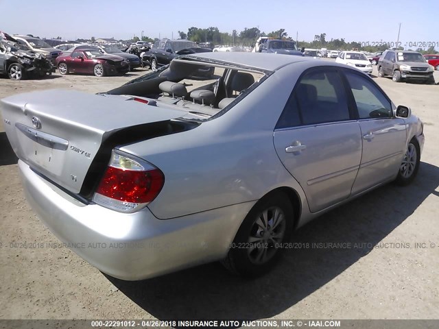 4T1BF32K35U609117 - 2005 TOYOTA CAMRY LE/XLE/SE ვერცხლისფერი ფოტო 4