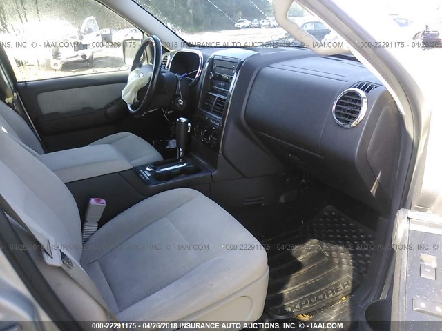 1FMEU73E48UA40253 - 2008 FORD EXPLORER XLT SILVER photo 5