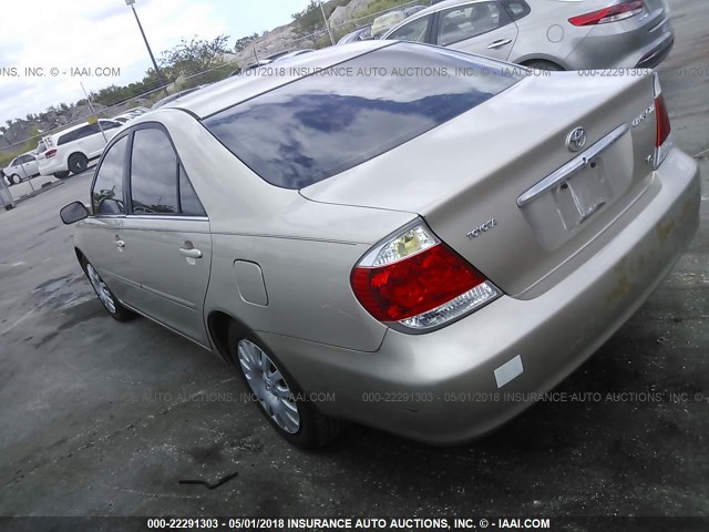 4T1BF30K25U620760 - 2005 TOYOTA CAMRY LE/XLE/SE 金色 照片 3