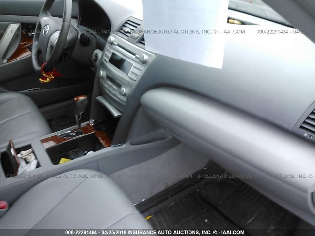 4T1BK3EK0AU108770 - 2010 TOYOTA CAMRY SE/LE/XLE 灰色 照片 5