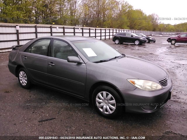 4T1BE32K85U944277 - 2005 TOYOTA CAMRY LE/XLE/SE GRAY photo 1