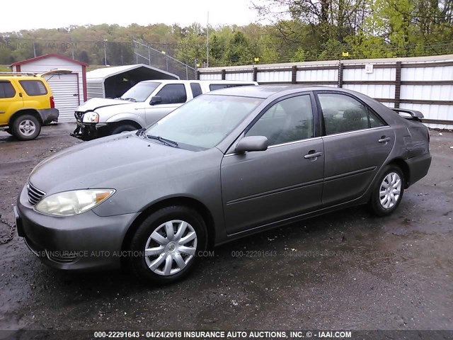 4T1BE32K85U944277 - 2005 TOYOTA CAMRY LE/XLE/SE GRAY photo 2