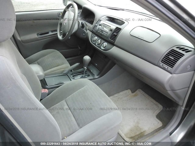 4T1BE32K85U944277 - 2005 TOYOTA CAMRY LE/XLE/SE GRAY photo 5