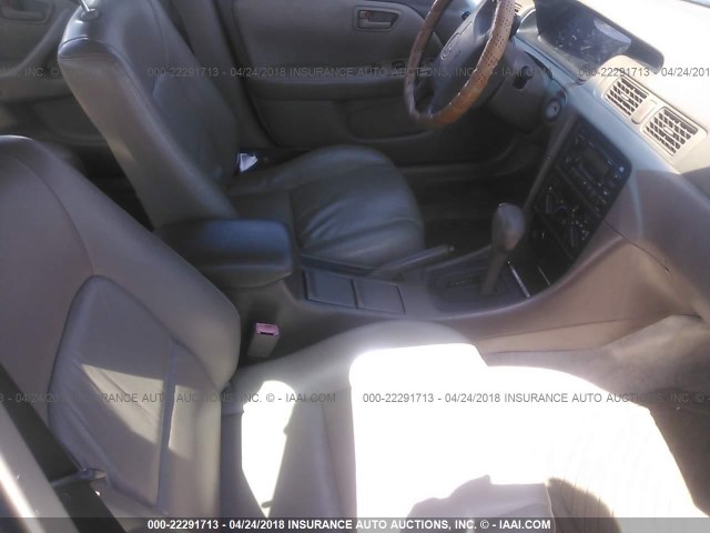 JT2BF22K2X0235648 - 1999 TOYOTA CAMRY LE/XLE Gold Foto 5