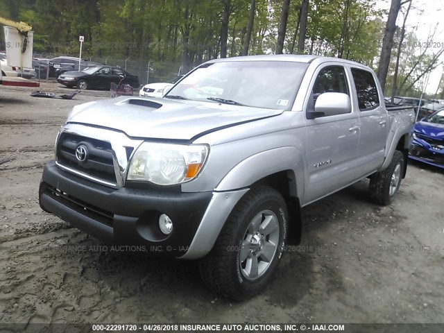 5TELU42N27Z466900 - 2007 TOYOTA TACOMA DOUBLE CAB ვერცხლისფერი ფოტო 2