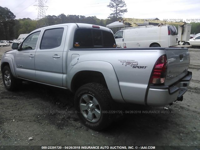 5TELU42N27Z466900 - 2007 TOYOTA TACOMA DOUBLE CAB ვერცხლისფერი ფოტო 3