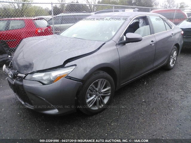 4T1BF1FK1HU791239 - 2017 TOYOTA CAMRY LE/XLE/SE/XSE BLACK photo 2