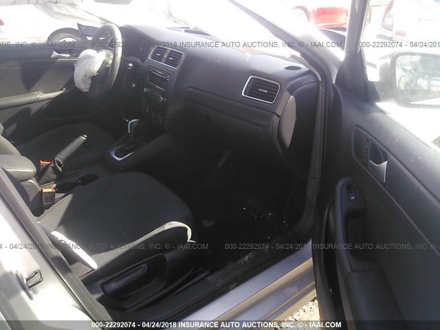 3VW2K7AJ4EM424916 - 2014 VOLKSWAGEN JETTA S 银色 照片 5