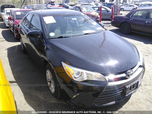 4T4BF1FK4FR477345 - 2015 TOYOTA CAMRY LE/XLE/SE/XSE შავი ფოტო 1