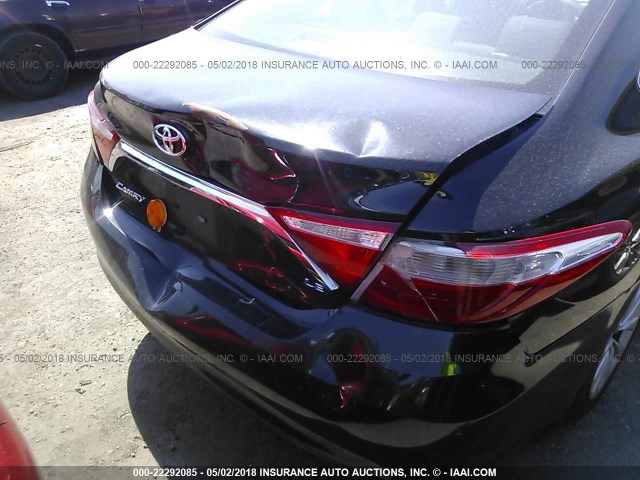 4T4BF1FK4FR477345 - 2015 TOYOTA CAMRY LE/XLE/SE/XSE შავი ფოტო 6