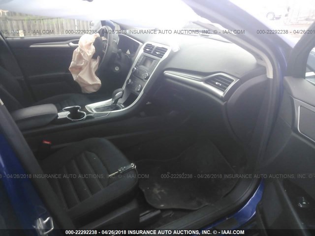 1FA6P0H73F5127303 - 2015 FORD FUSION SE BLUE photo 5