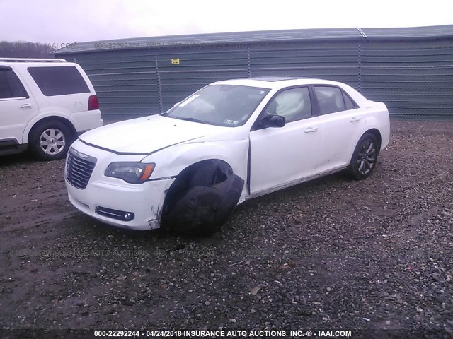 2C3CCAGG4EH240091 - 2014 CHRYSLER 300 S WHITE photo 2