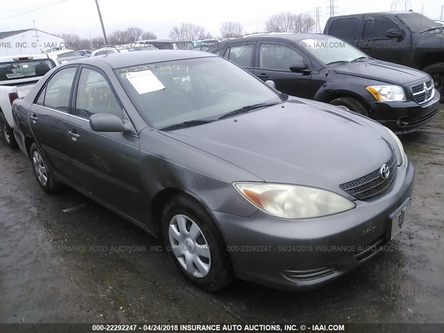 4T1BE32K04U928640 - 2004 TOYOTA CAMRY LE/XLE/SE ნაცრისფერი ფოტო 1