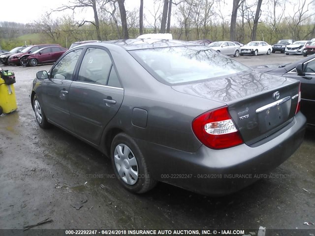4T1BE32K04U928640 - 2004 TOYOTA CAMRY LE/XLE/SE ნაცრისფერი ფოტო 3