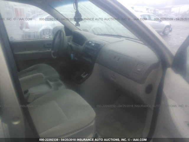 KNDUP131956644334 - 2005 KIA SEDONA EX/LX BEIGE photo 5