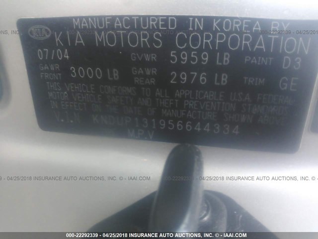 KNDUP131956644334 - 2005 KIA SEDONA EX/LX BEIGE photo 9