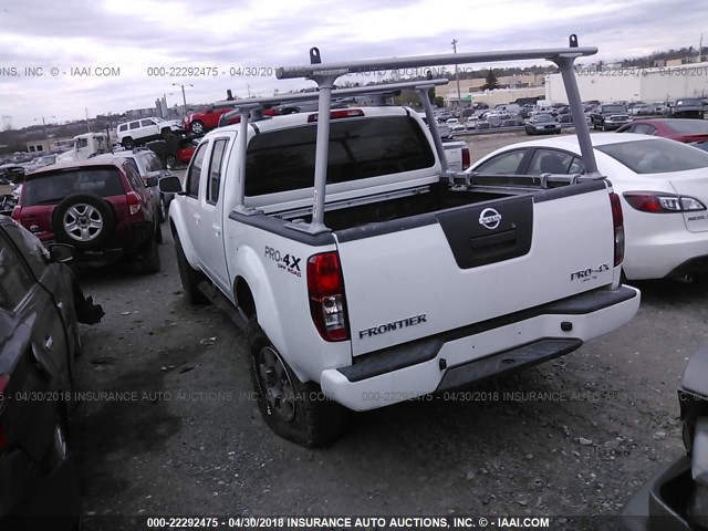 1N6AD0EV7BC452149 - 2011 NISSAN FRONTIER S/SV/SL/PRO-4X WHITE photo 3