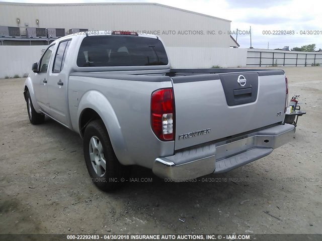 1N6AD09U57C413021 - 2007 NISSAN FRONTIER CREW CAB LE/SE/OFF ROAD SILVER photo 3