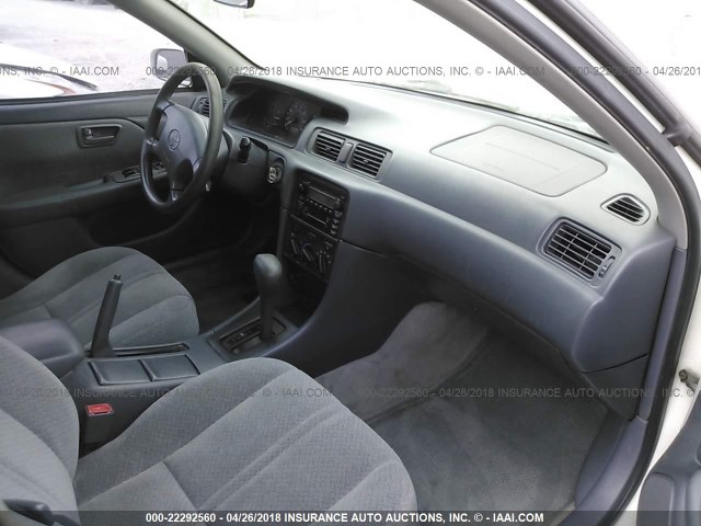 4T1BG22K4YU982095 - 2000 TOYOTA CAMRY CE/LE/XLE 白色 照片 5