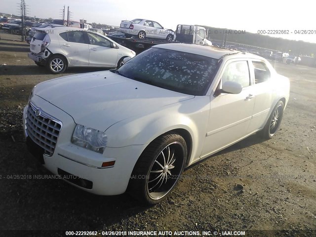 2C3JA53G95H673240 - 2005 CHRYSLER 300 TOURING CREAM photo 2