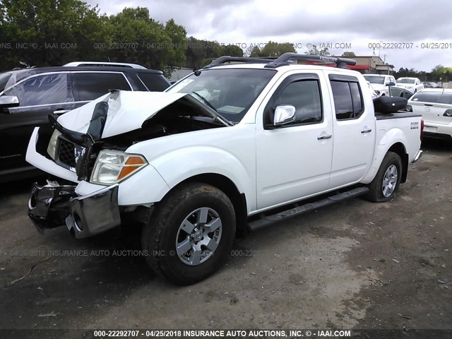 1N6AD07W45C450059 - 2005 NISSAN FRONTIER CREW CAB LE/SE/OFF ROAD WHITE photo 2