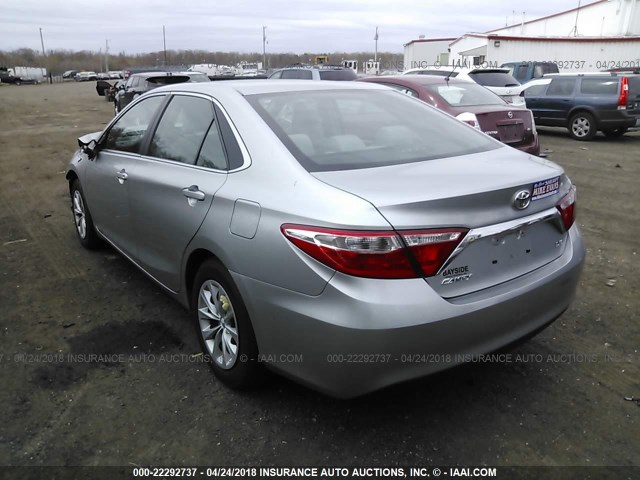 4T4BF1FK8GR576414 - 2016 TOYOTA CAMRY LE/XLE/SE/XSE SILVER photo 3