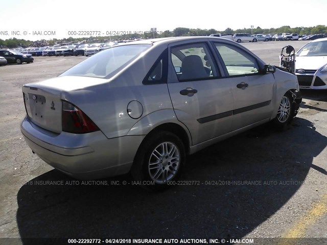 1FAFP34N77W348761 - 2007 FORD FOCUS ZX4/S/SE/SES 银色 照片 4