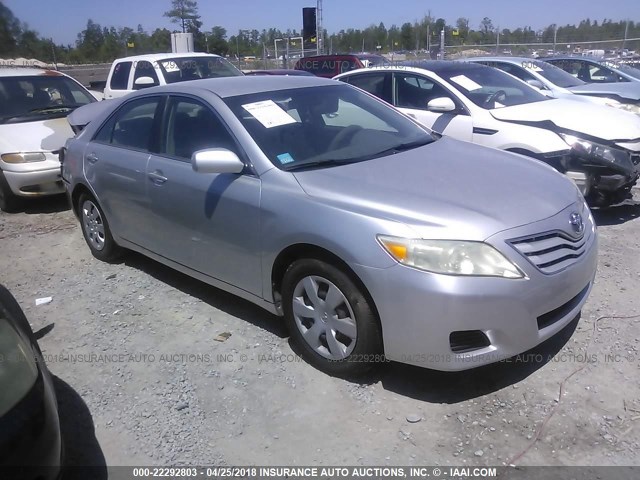 4T1BF3EKXAU052647 - 2010 TOYOTA CAMRY SE/LE/XLE ვერცხლისფერი ფოტო 1