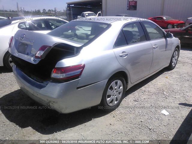 4T1BF3EKXAU052647 - 2010 TOYOTA CAMRY SE/LE/XLE ვერცხლისფერი ფოტო 4