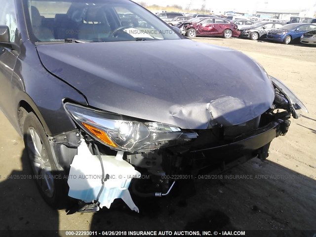 4T1BF1FK0FU026388 - 2015 TOYOTA CAMRY LE/XLE/SE/XSE GRAY photo 6