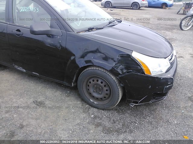 1FAHP34NX8W131277 - 2008 FORD FOCUS S/SE BLACK photo 6