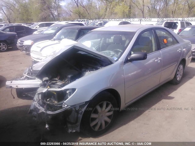 JTDBE32K630158776 - 2003 TOYOTA CAMRY LE/XLE Gümüş fotoğraf 2