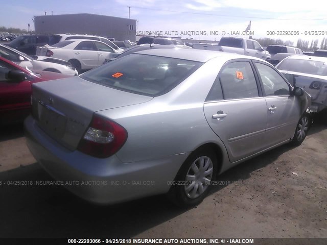 JTDBE32K630158776 - 2003 TOYOTA CAMRY LE/XLE Gümüş fotoğraf 4