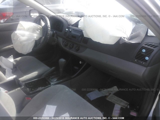 JTDBE32K630158776 - 2003 TOYOTA CAMRY LE/XLE Gümüş fotoğraf 5