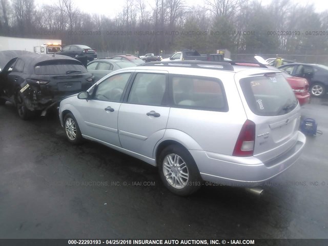 1FAFP36N05W132213 - 2005 FORD FOCUS ZXW SILVER photo 3