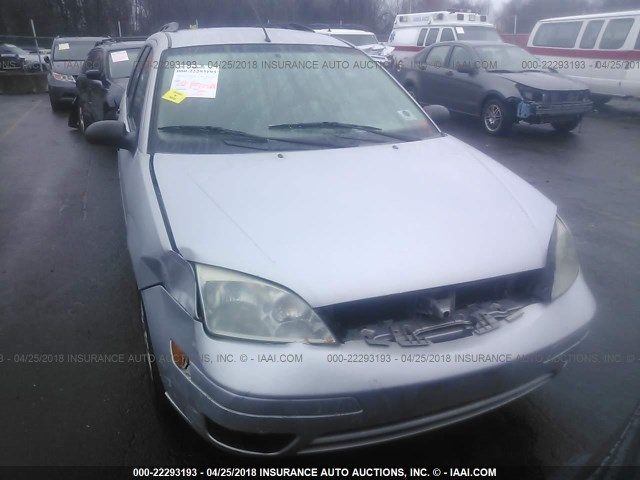 1FAFP36N05W132213 - 2005 FORD FOCUS ZXW SILVER photo 6