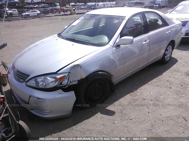 4T1BE32K54U860903 - 2004 TOYOTA CAMRY LE/XLE/SE ვერცხლისფერი ფოტო 2