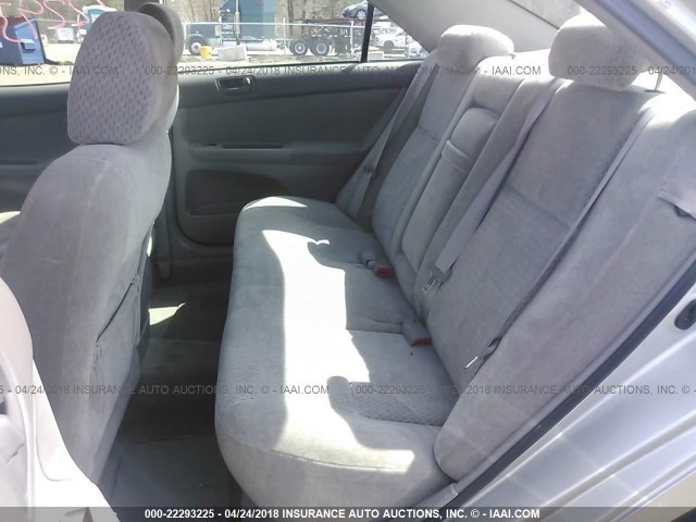 4T1BE32K54U860903 - 2004 TOYOTA CAMRY LE/XLE/SE ვერცხლისფერი ფოტო 8